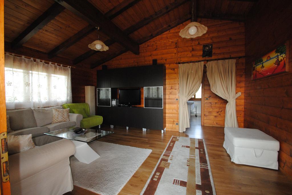 Villa Primavera Latina Esterno foto